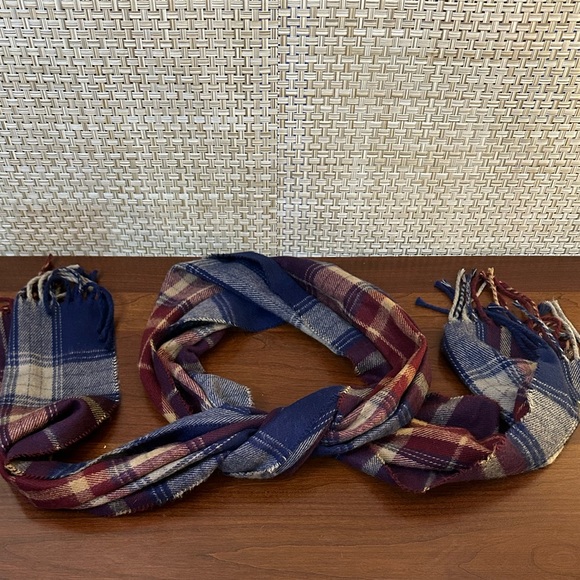 NWOT Unisex Navy & Wine Brushed Acrylic Scarf Italy - Picture 6 of 7